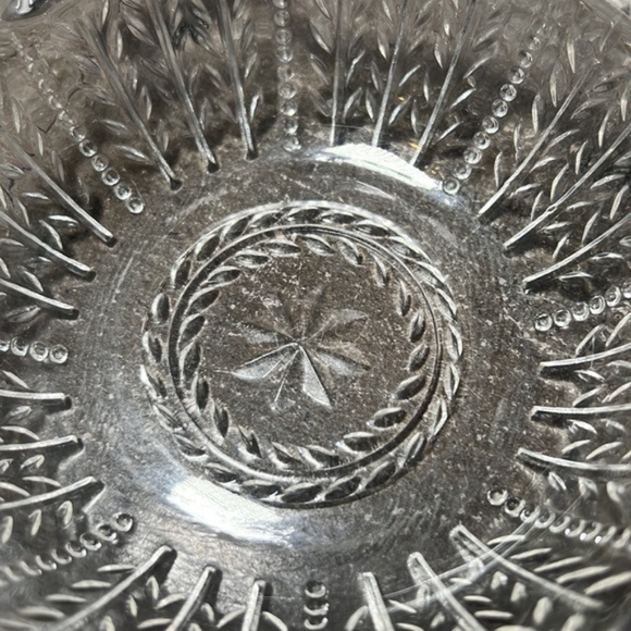 Vintage Glass Leaf Design Bowl with Handles - Picture 4 of 5